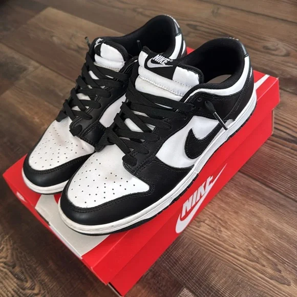 Nike Men's Black and White Sneakers - Picture 5 of 5